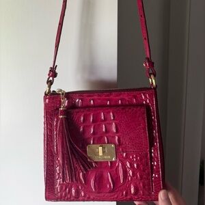 💥🔥Brahmin Glossy Mimosa-Rouge Melbourne Croc-Embossed Small  Crossbody Bag  8x7